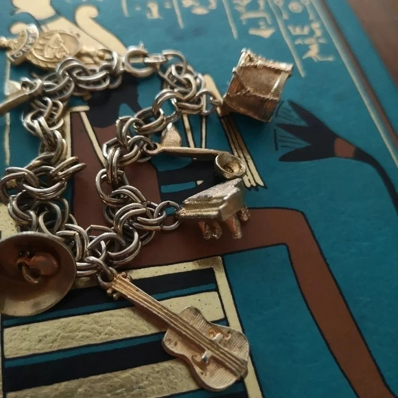 Vintage gold tone charm  bracelet - Picture 3 of 3